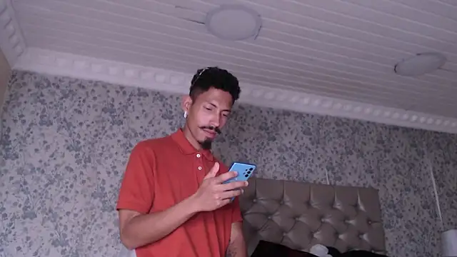 NoaahTylor: онлайн-секс-чат