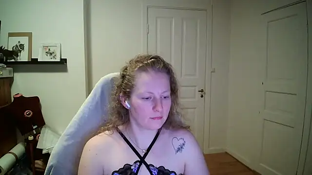 Chatroom XXX en direct de Girlnina-1995