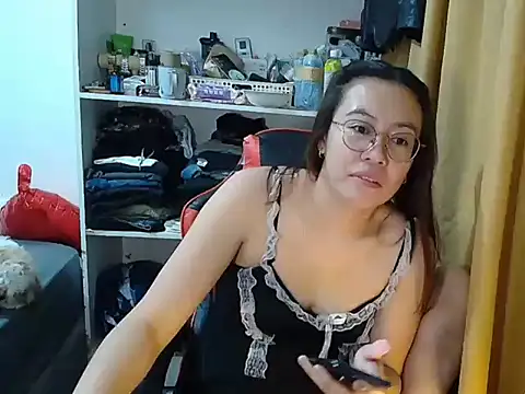 crizzybel: διαδικτυακό σόου στην κάμερα