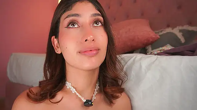 Honeyymoonn_ Adlı Modelin Canlı XXX Sohbeti