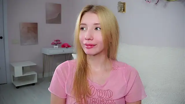 SunnivaCovil Live XXX-chat