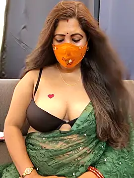 Poly_bhabi: διαδικτυακό σόου στην κάμερα