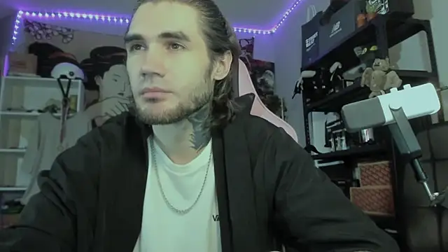 Show modela otiebis na web-kameri