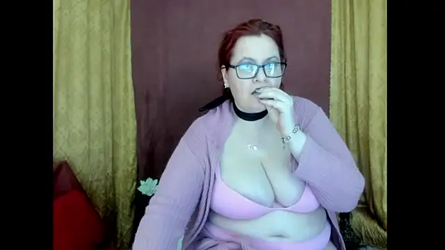 PlayfullMature élő XXX-chatje