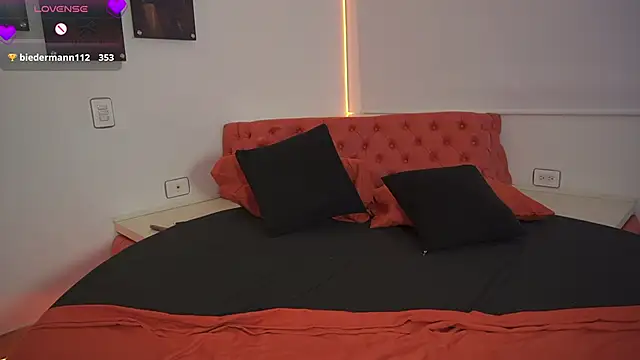 Онлайн чат XXX Petitte_Mussa