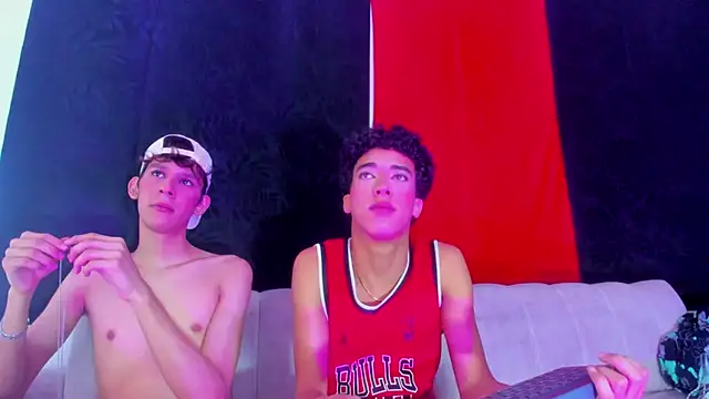 Pleasure_boys_hot Chat XXX in diretta