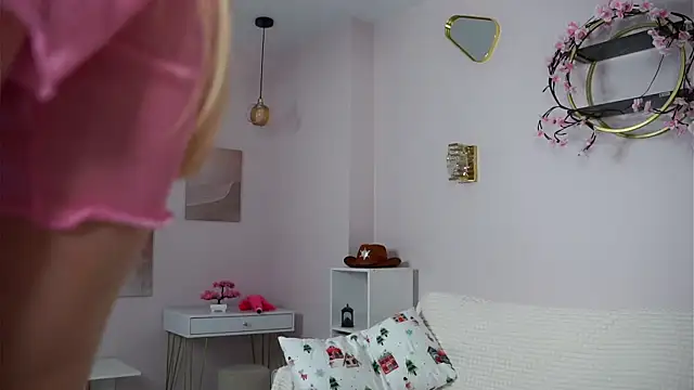 SunnivaCovil Chat XXX live