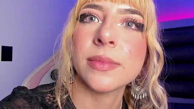 adhalee_js' Live XXX Chat