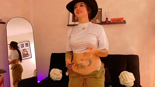 EmmyEvans1のライブXXXチャット