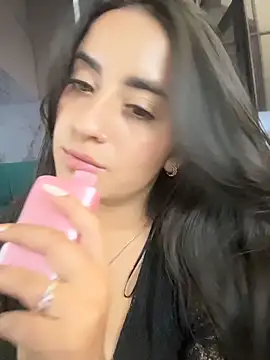 Antonella_Julieta Adlı Modelin Canlı XXX Sohbeti