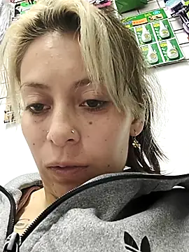 XXX chat uživo modela Tefannyy_