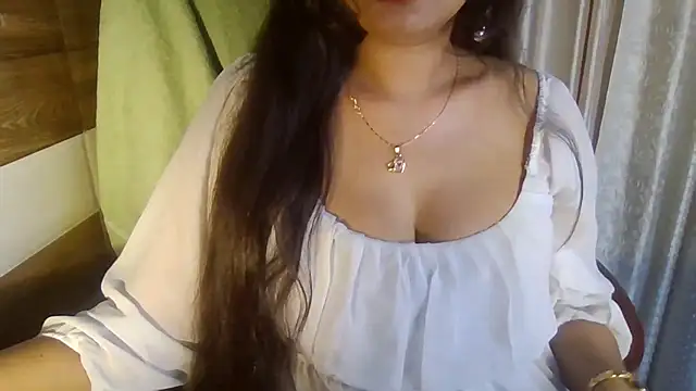 XXX chat uživo modela Yashika_Loves