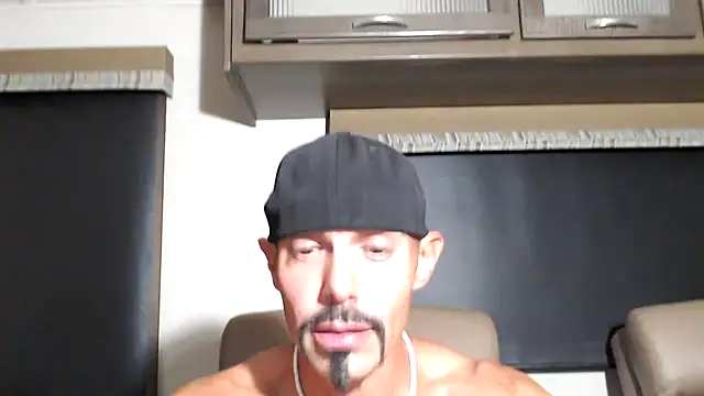 ThickD2C: διαδικτυακό σόου στην κάμερα