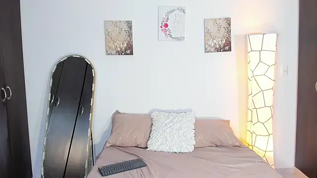 SarahCinnamon- Live XXX-Chat