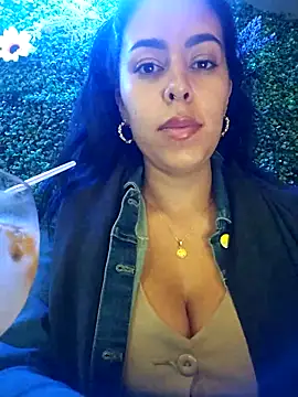 แชท XXX สดของ Luianna