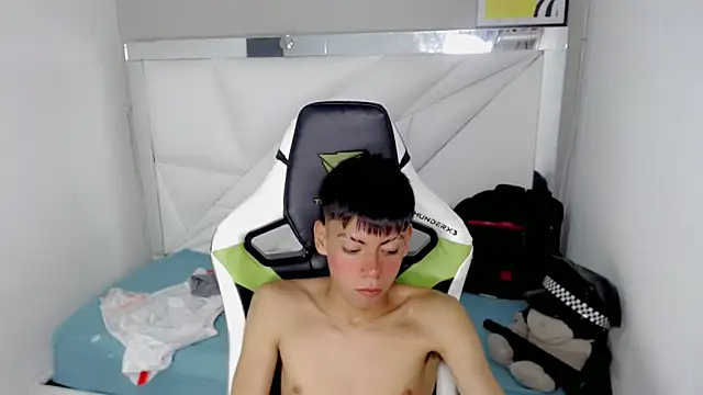 Chatroom XXX en direct de Liarr_