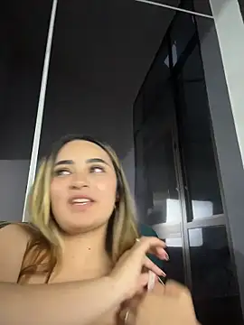 Chat +18 de Antonella_Julieta ao vivo