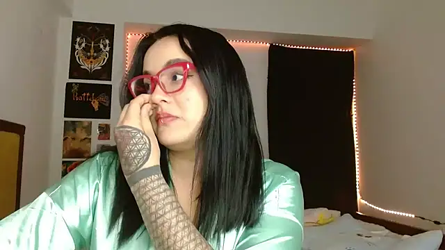 Nova-Satela live XXX chat