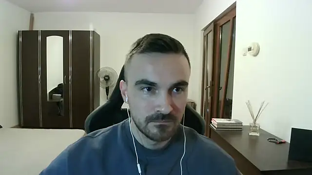 mu5clemania2: διαδικτυακό σόου στην κάμερα