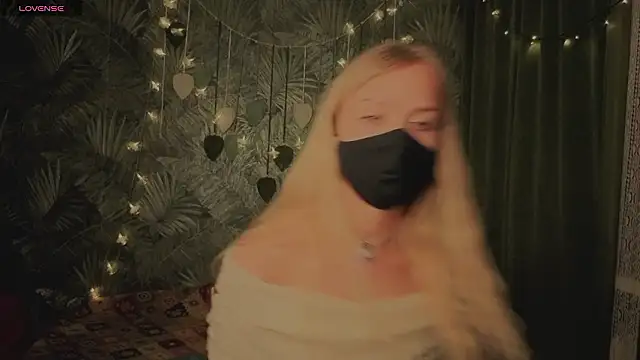 Chat +18 de EternalOphelia ao vivo