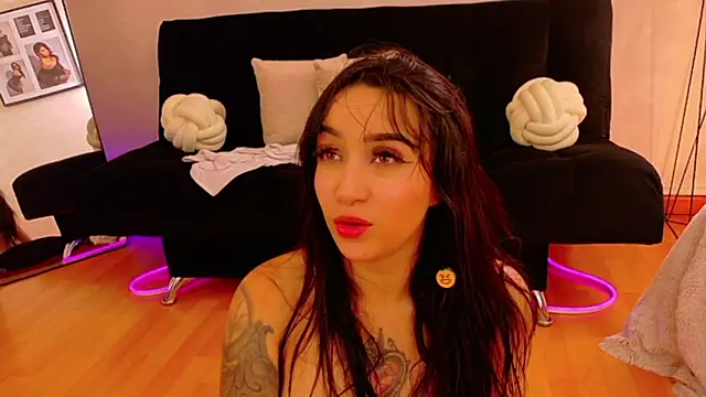 EmmyEvans1のライブXXXチャット