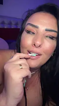 XXX chat uživo modela TiffanyRoxx