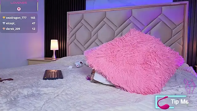 MiaaFarrel Chat XXX in diretta