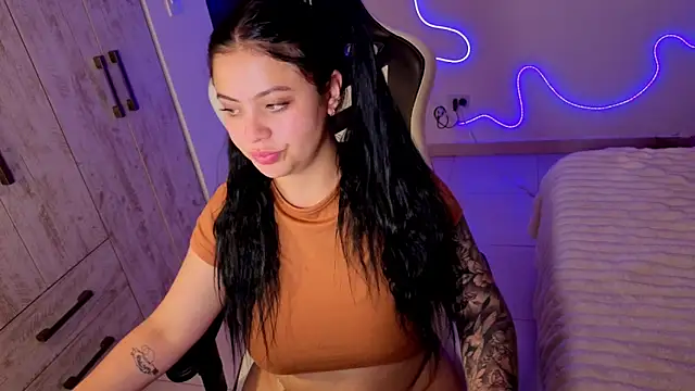 XXX chat uživo modela Victoryyy_