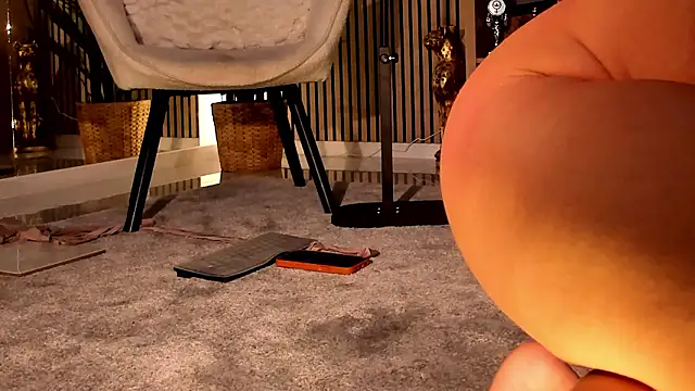 MissEmaDivine webcam show