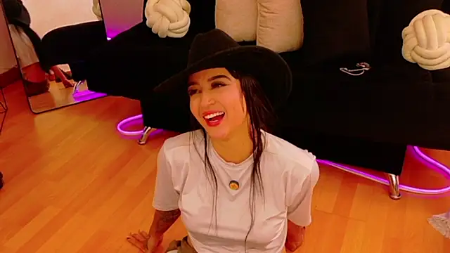 EmmyEvans1 Chat XXX in diretta