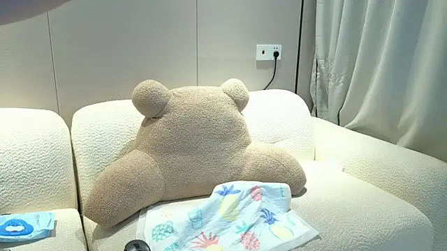 Uizzzqvq3's Webcam Show