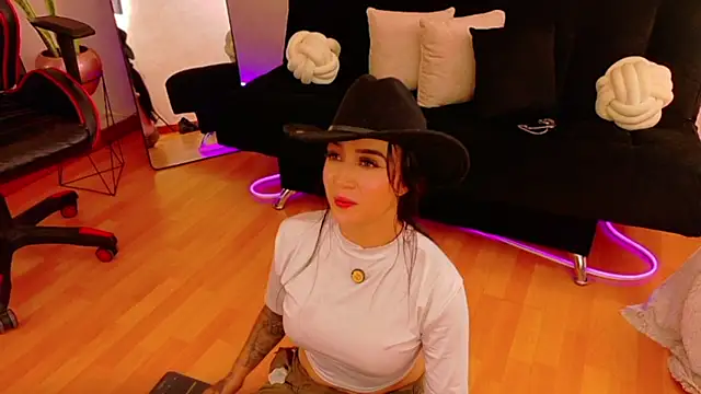 EmmyEvans1のライブXXXチャット