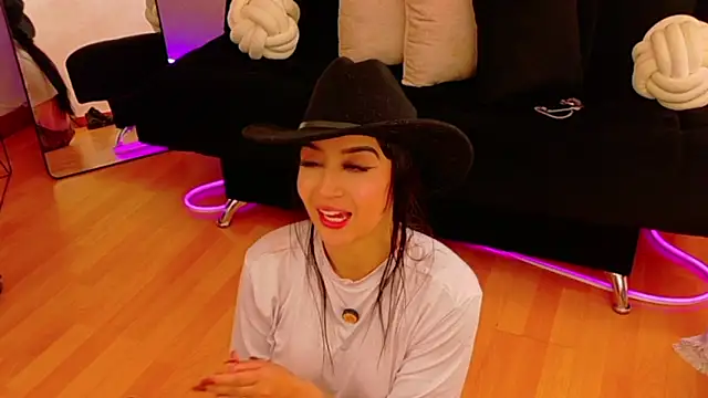 Онлайн чат XXX EmmyEvans1