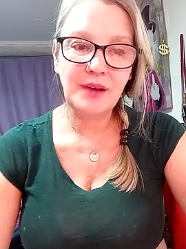 irinamaux élő XXX-chatje