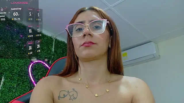 XXX chat uživo modela emy_0