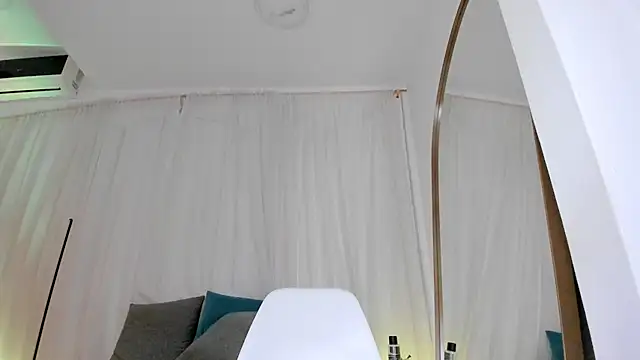 Petite_Lucie Live XXX-Chat