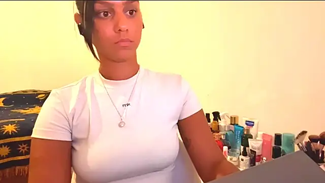 NicolasaSwarm Live XXX Chat