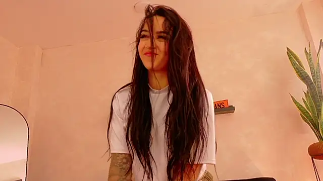 دردشة EmmyEvans1 الجنسية المباشرة