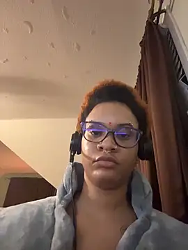 Chat +18 de nickytheehawtie ao vivo