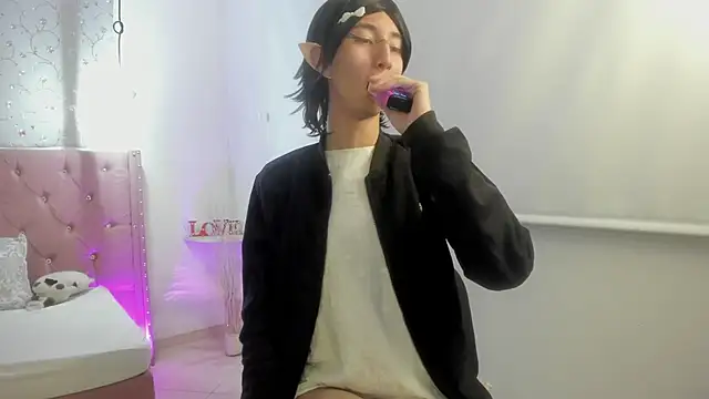 loverisu-coral's Webcam Show