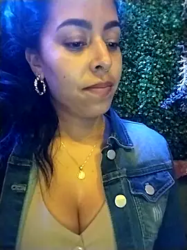 Luianna Adlı Modelin Canlı XXX Sohbeti