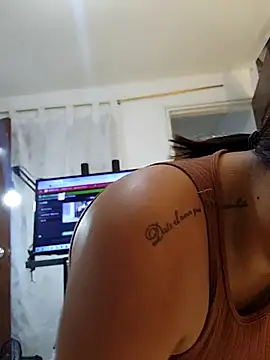 Chat XXX en directo de LizzRouse