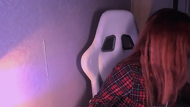 CrazyNextDoorGirl webcam show