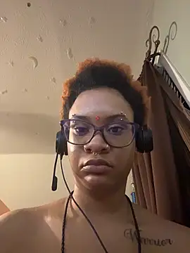 nickytheehawtie Adlı Modelin Canlı XXX Sohbeti