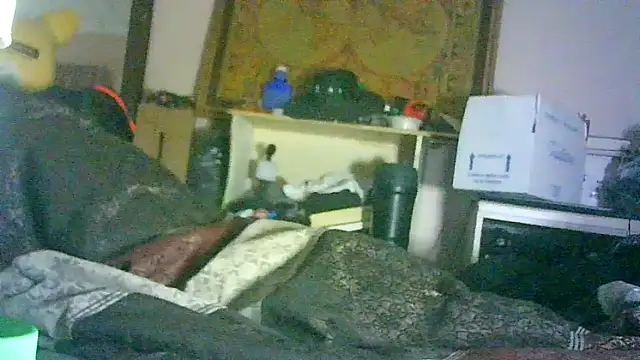 ON3YOULLN3VER_FIR3: διαδικτυακό σόου στην κάμερα