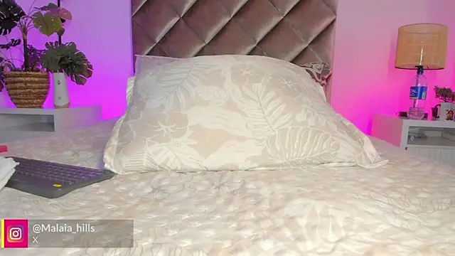 malaia_hills' Live XXX Chat