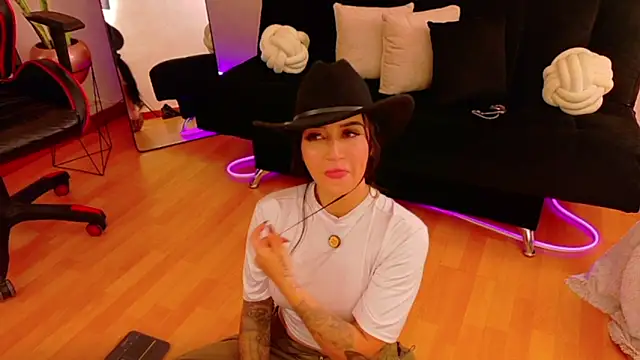 EmmyEvans1 Chat XXX in diretta