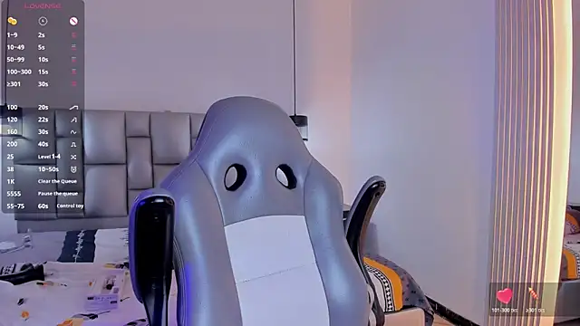 KarlieMoore's Live XXX Chat