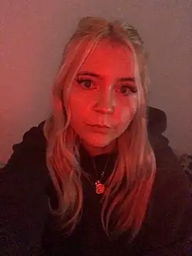 Blondie_Sofia_Essexbabe: онлайн-секс-чат