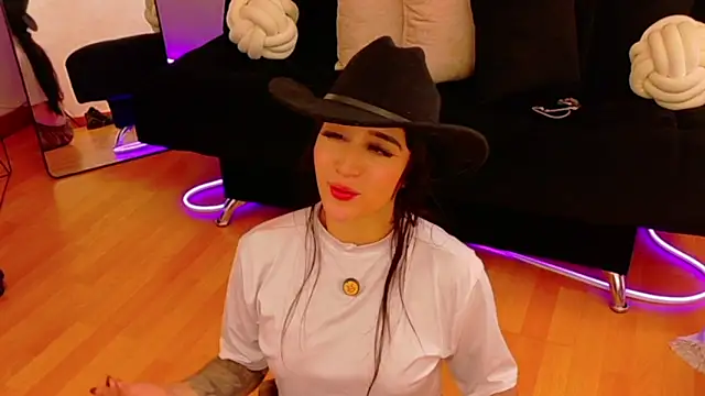 EmmyEvans1n Live XXX chat